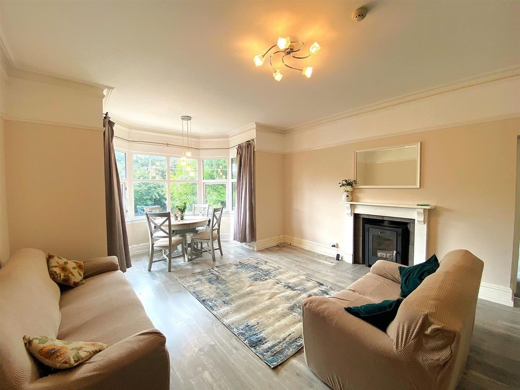 Property photo 2 of 13 Flat 2, 69 De La Warr Rd - Lounge2.Jpg