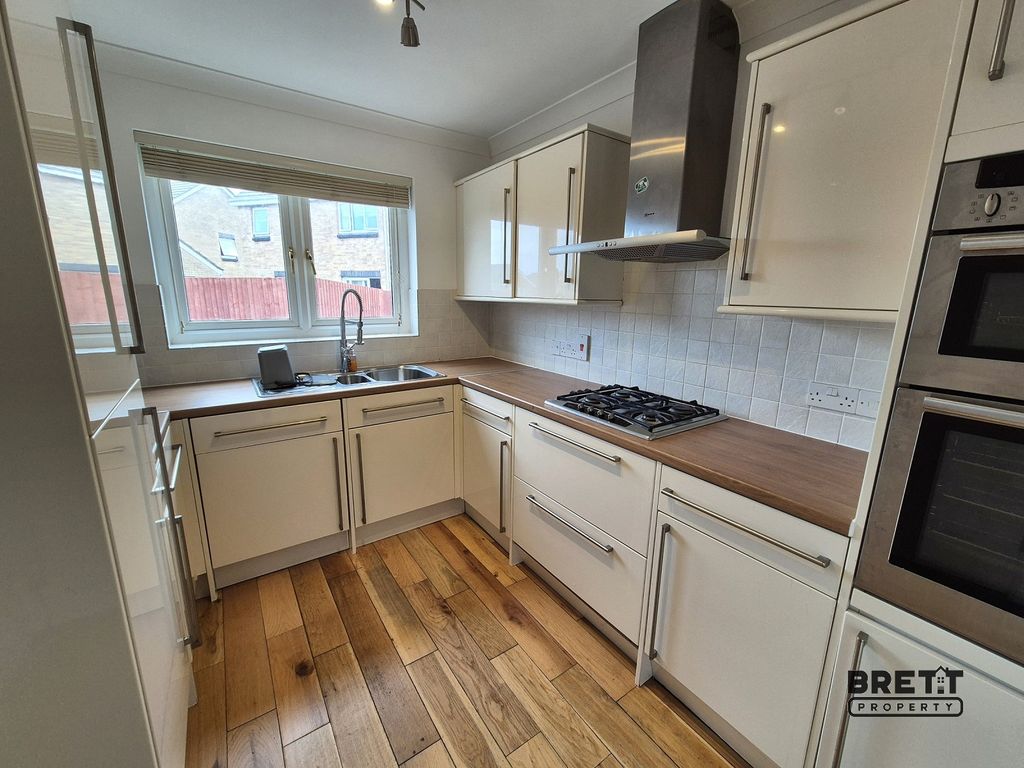 Property photo 3 of 15 Kitchen