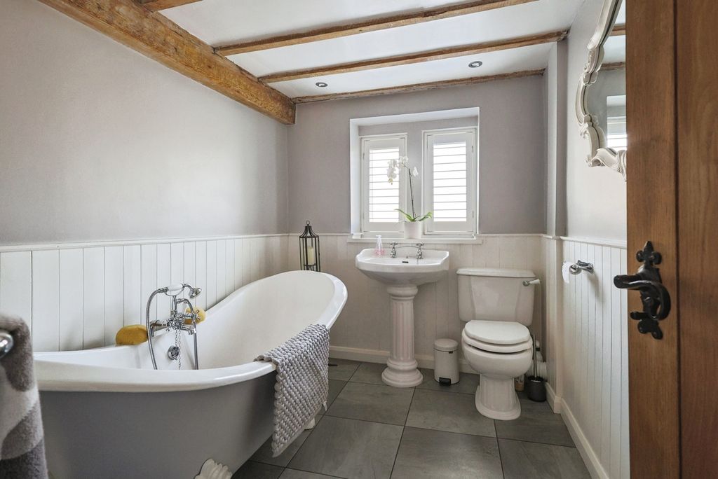 Property photo 3 of 16 Bathroom