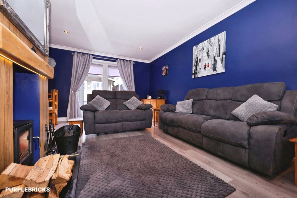 Property photo 3 of 35