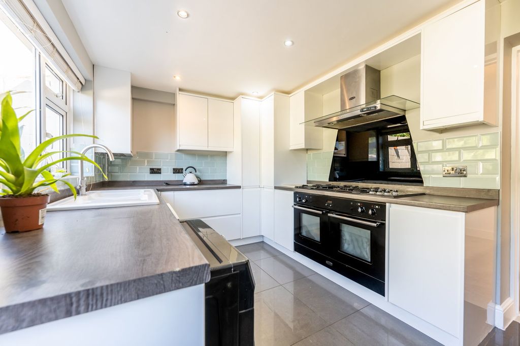 Property photo 2 of 36