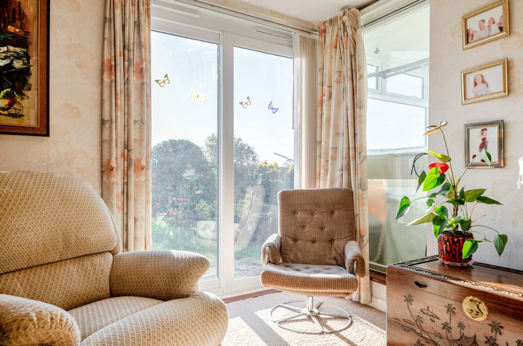 Property photo 3 of 15 1395445-15-695d02...