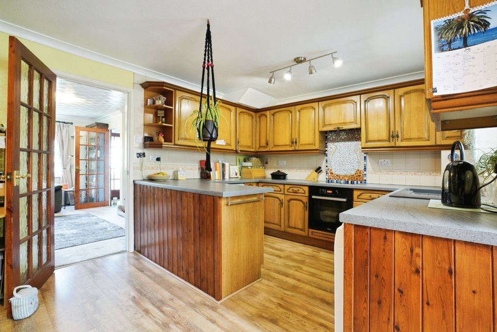 Property photo 3 of 20 Pbox-Img.Jpg