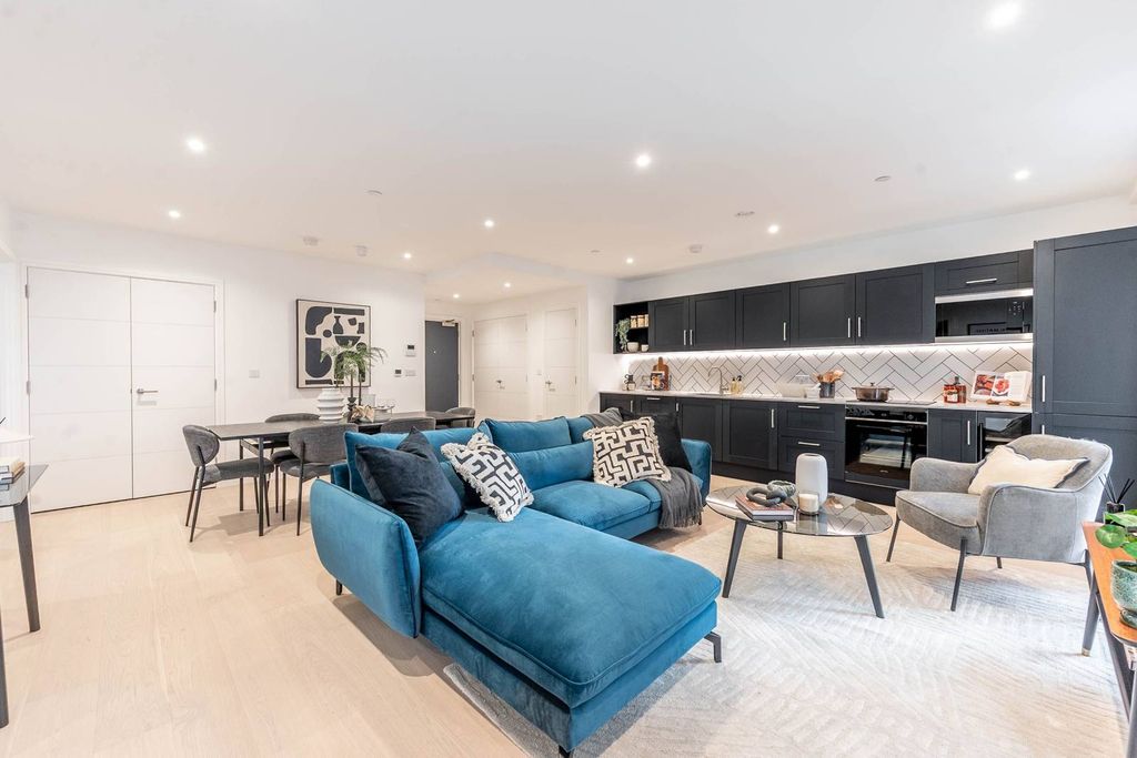 Property photo 3 of 26