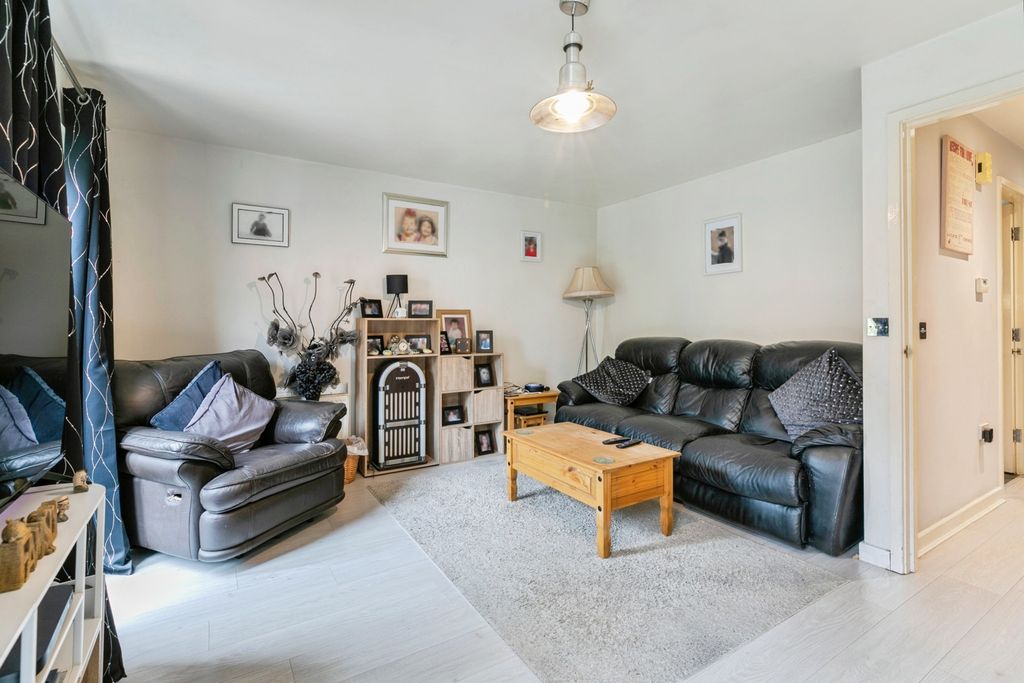 Property photo 3 of 17 Pbox-Img.Jpg