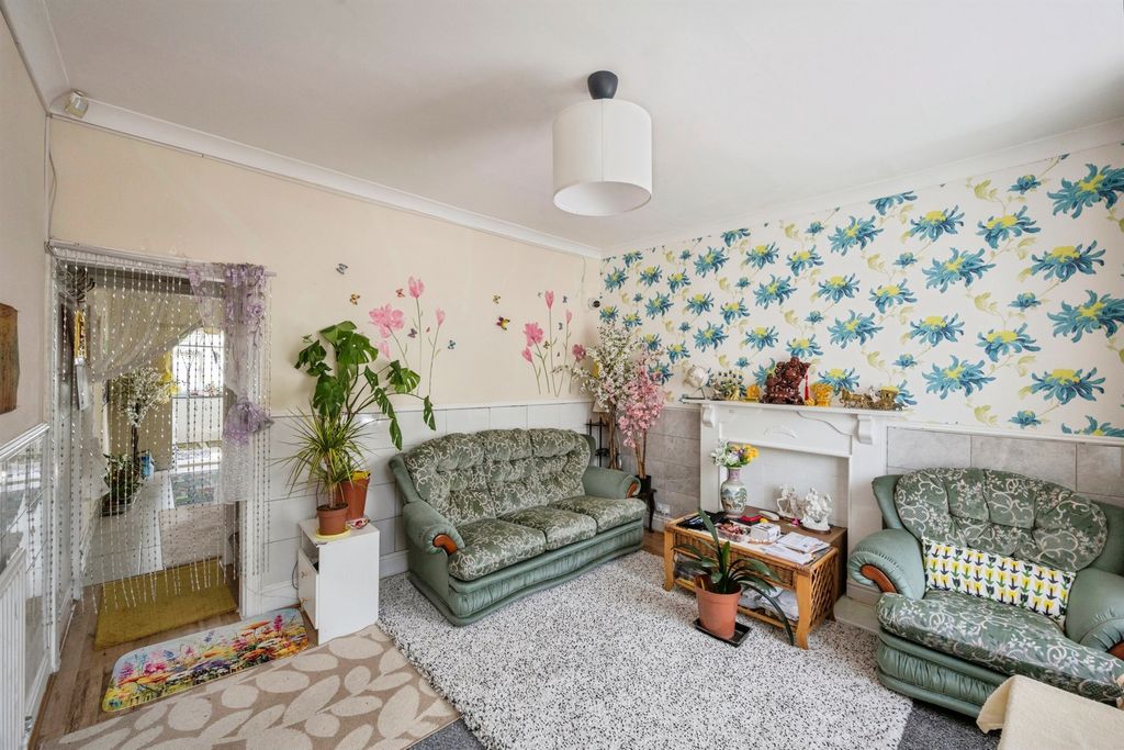 Property photo 2 of 17