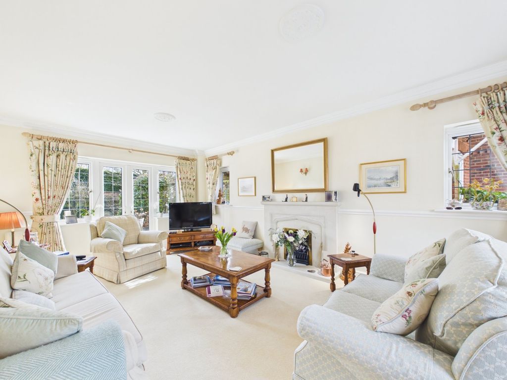 Property photo 3 of 26 Living Room