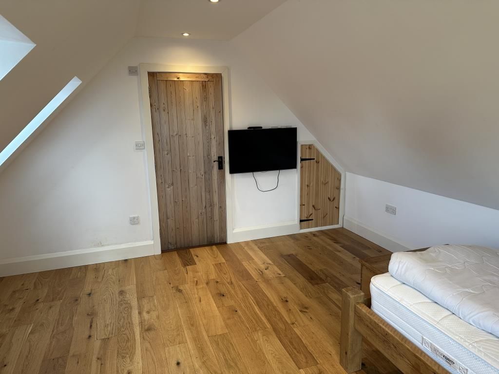 Property photo 2 of 5 Bedroom