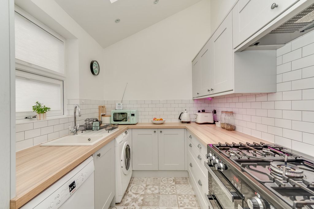 Property photo 1 of 31