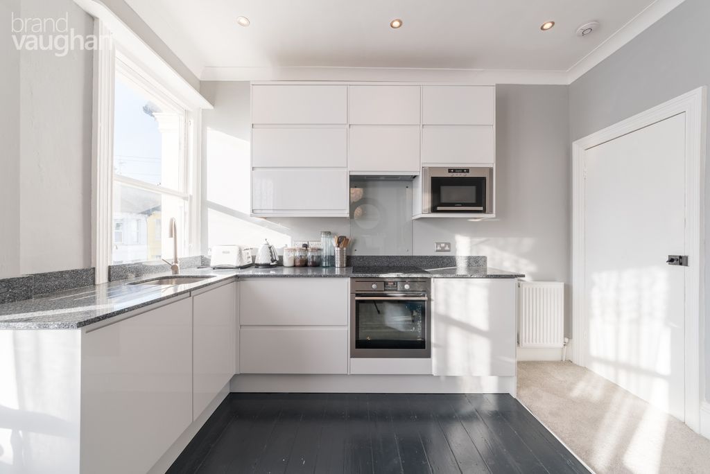 Property photo 3 of 7 Bedroom