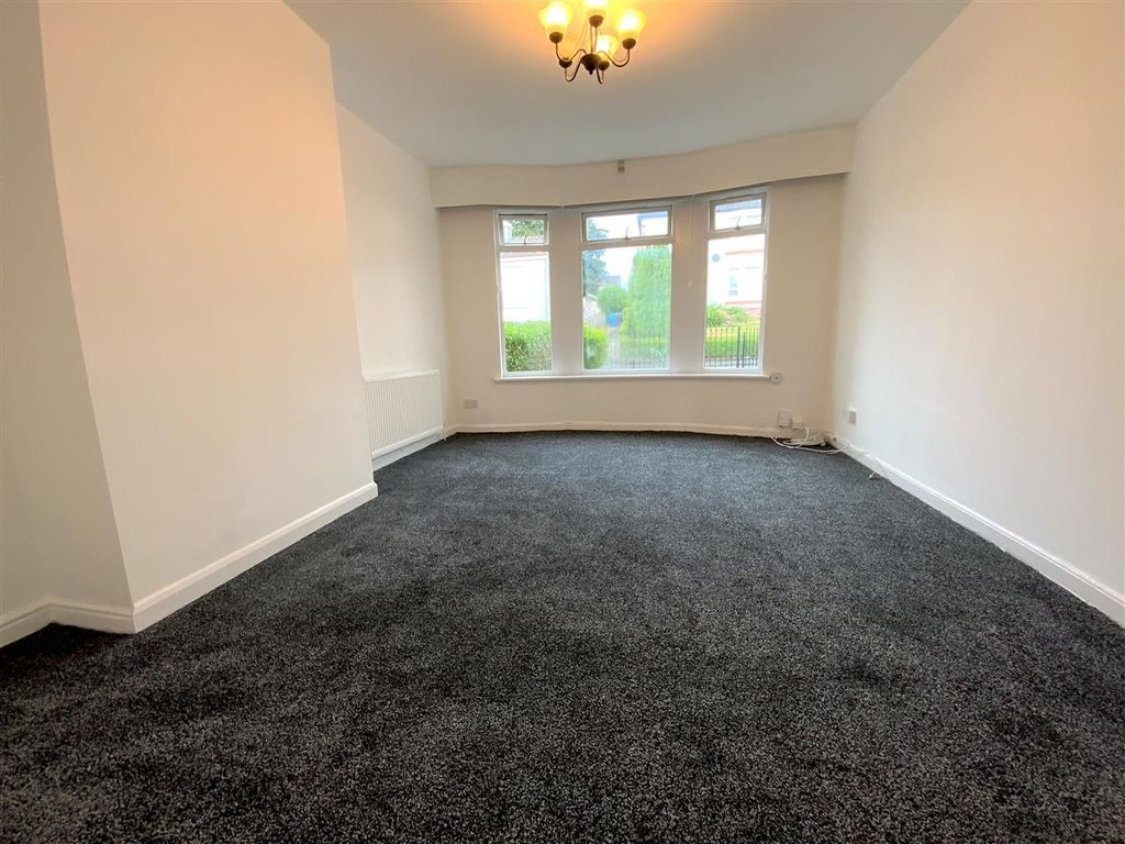 Property photo 2 of 12 Lounge