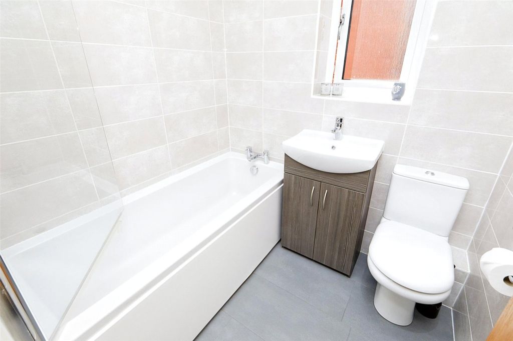 Property photo 2 of 20 Bathroom