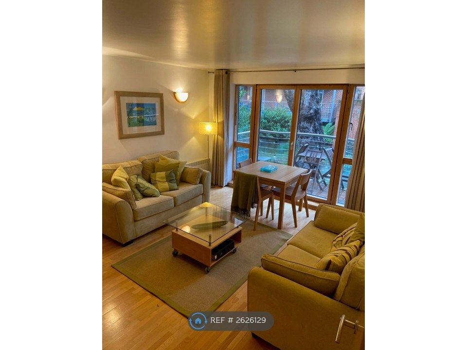 Property photo 1 of 10 Living Room