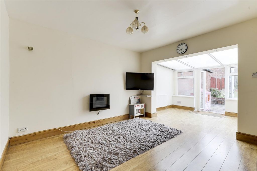 Property photo 3 of 18