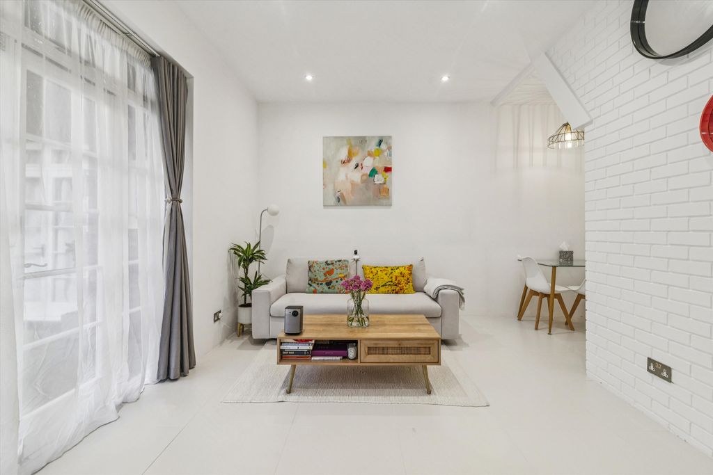 Property photo 1 of 16 Image