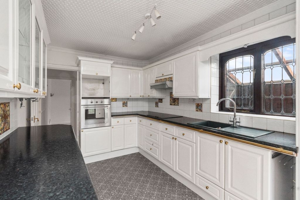 Property photo 3 of 26