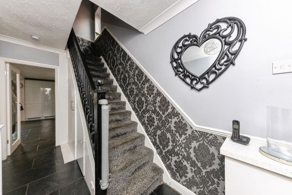 Property photo 2 of 15 Entrance Hallway