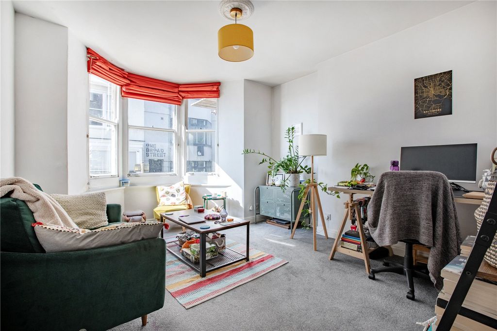 Property photo 2 of 9 Reception