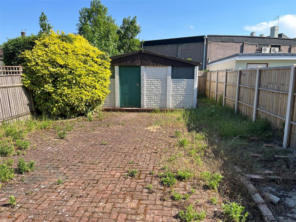 Property photo 3 of 9 14 Pauline Crescent Garden Sunny.Jpg