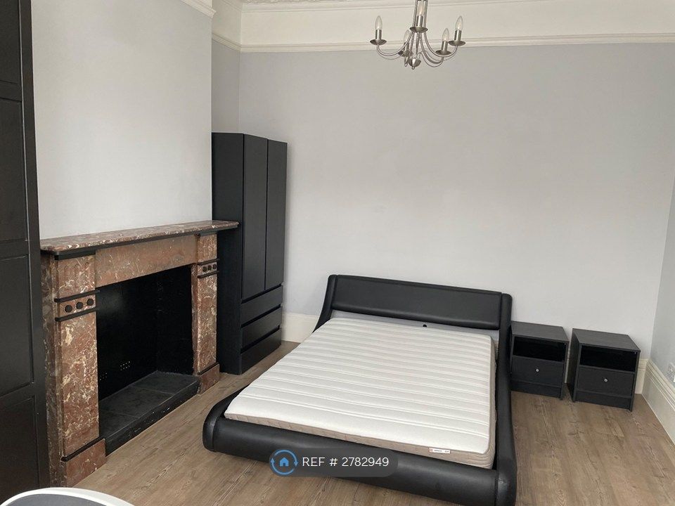 Property photo 1 of 11 Bedroom