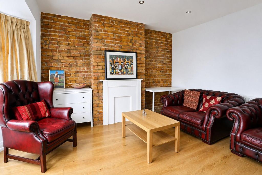 Property photo 3 of 10 Living Room