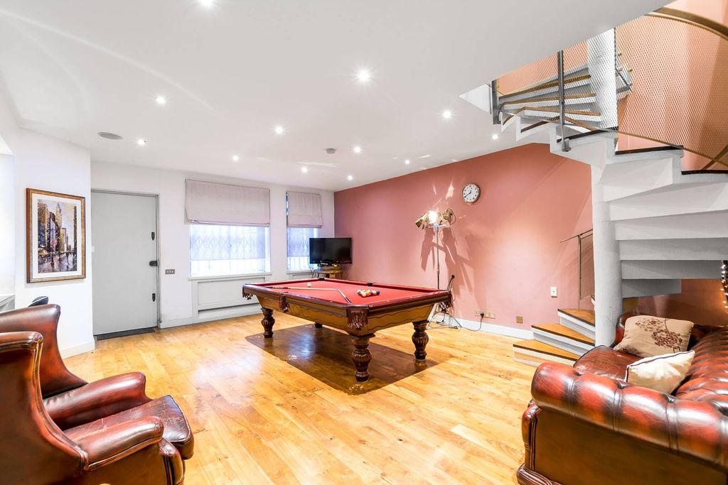 Property photo 2 of 22