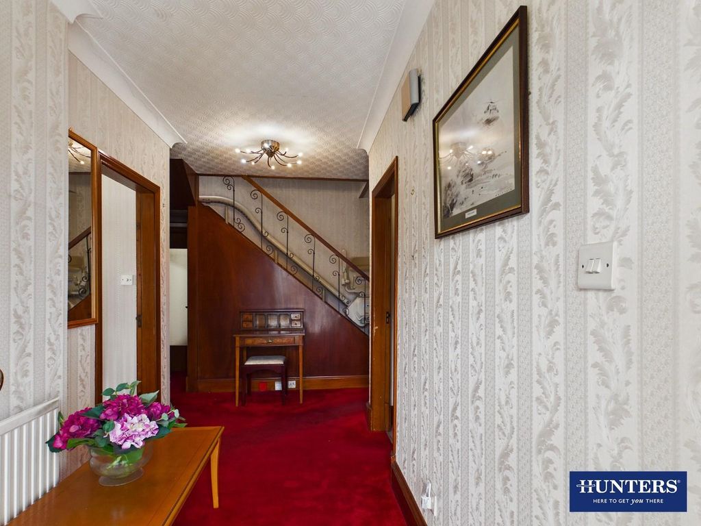 Property photo 2 of 37 Entrance Hall