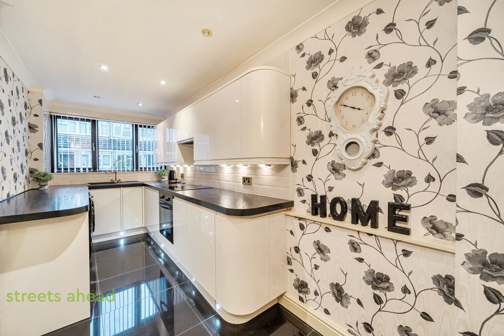 Property photo 2 of 16 451454Ed-2Dd8-46c...