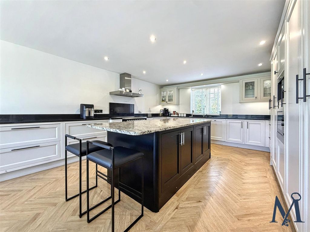 Property photo 3 of 27