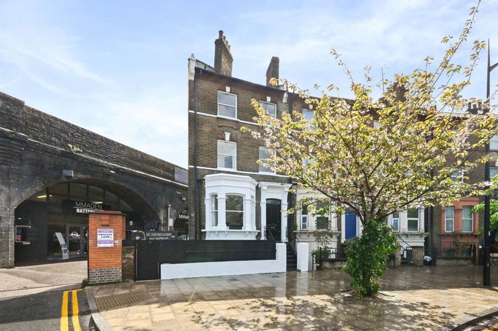 Property photo 2 of 11
