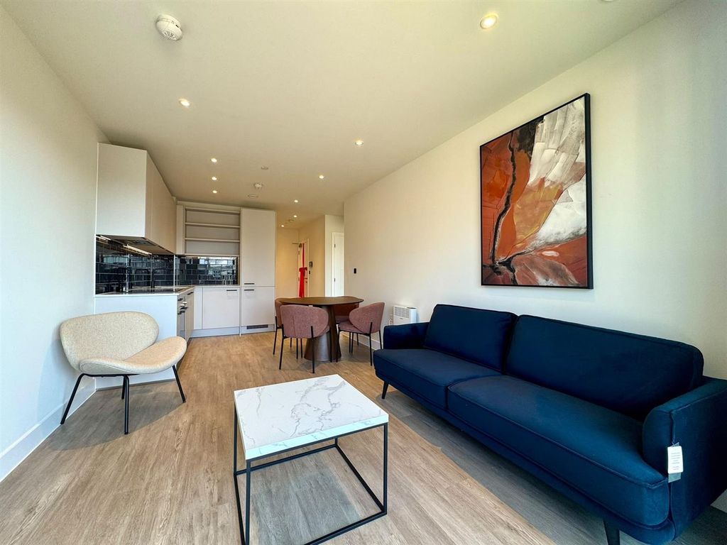 Property photo 1 of 18 Lounge Pic 3.Jpeg