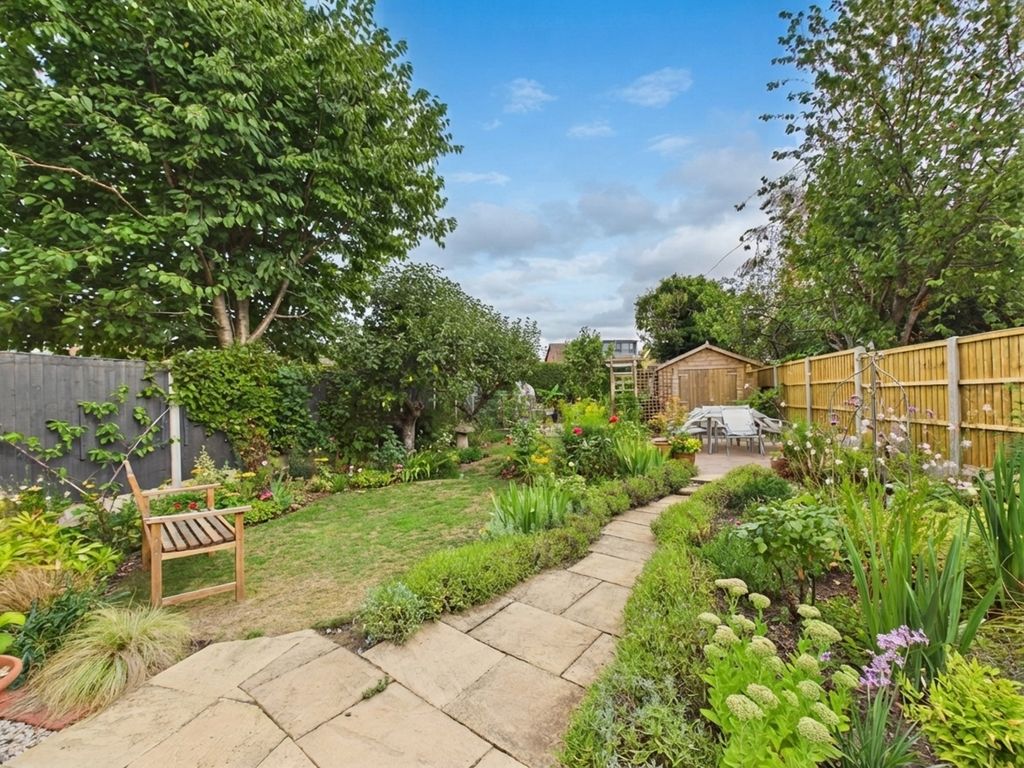 Property photo 3 of 25 Garden