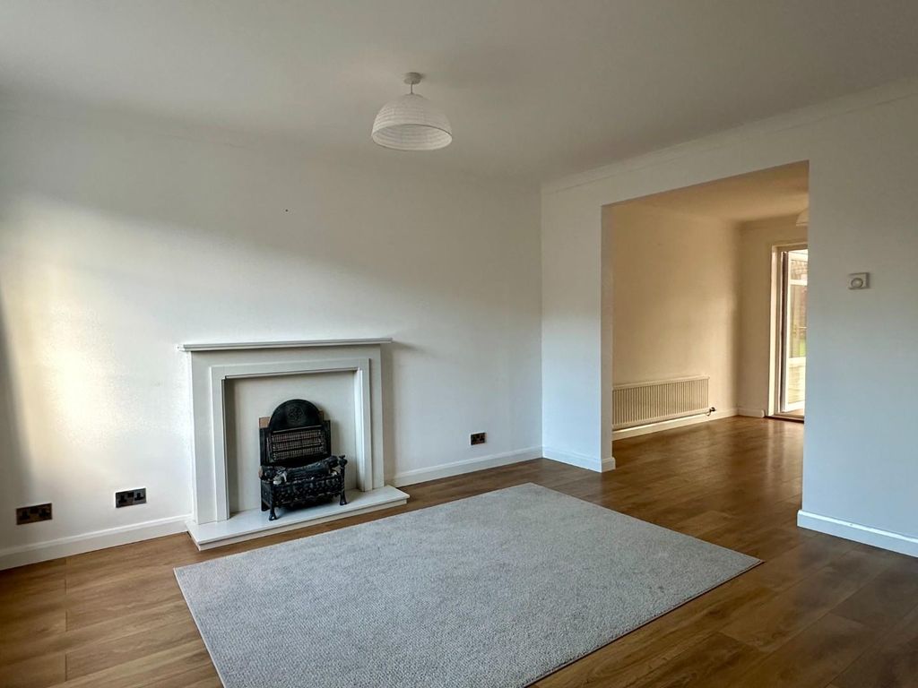 Property photo 3 of 23 Living Room