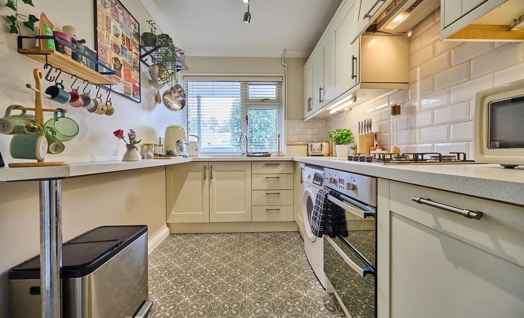 Property photo 2 of 13 Hurst Road 1.Jpg