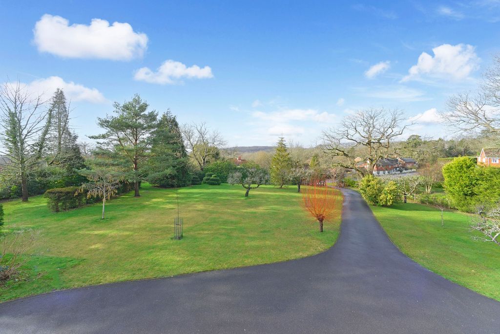 Property photo 3 of 28