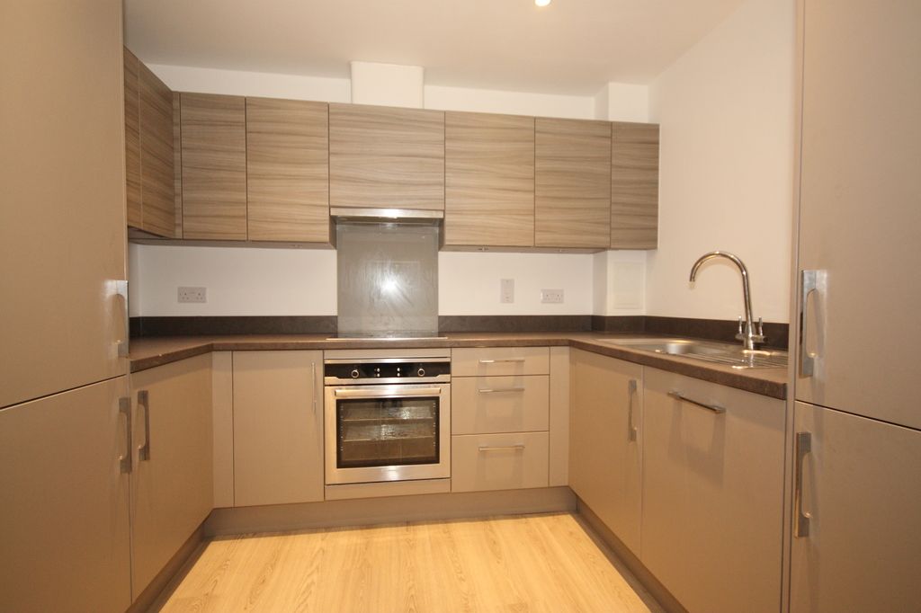 Property photo 3 of 7 Kitchen