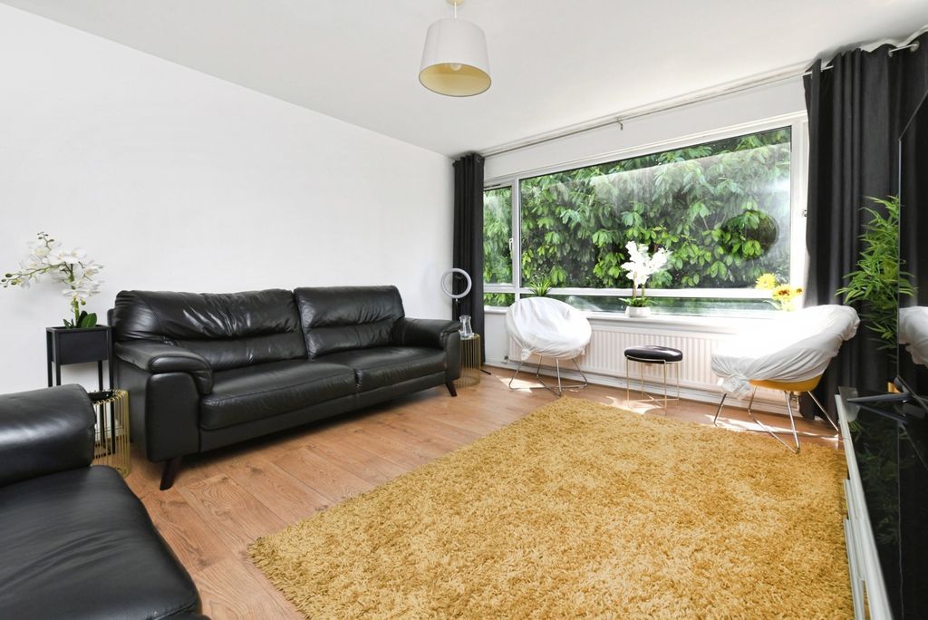 Property photo 3 of 12 Internal