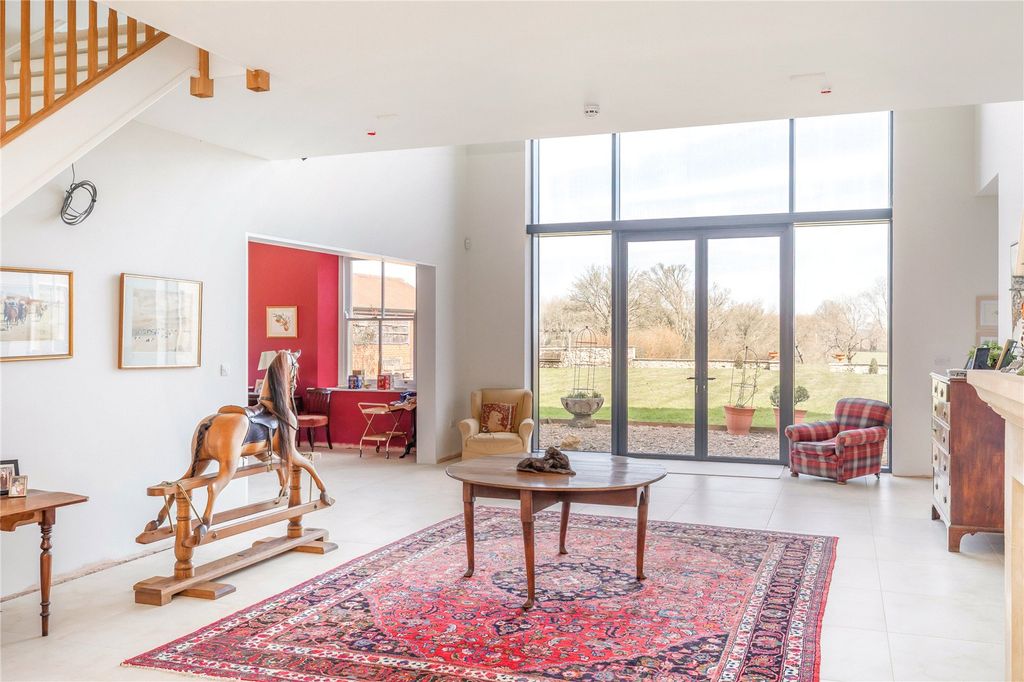 Property photo 2 of 18 Entrance Hall