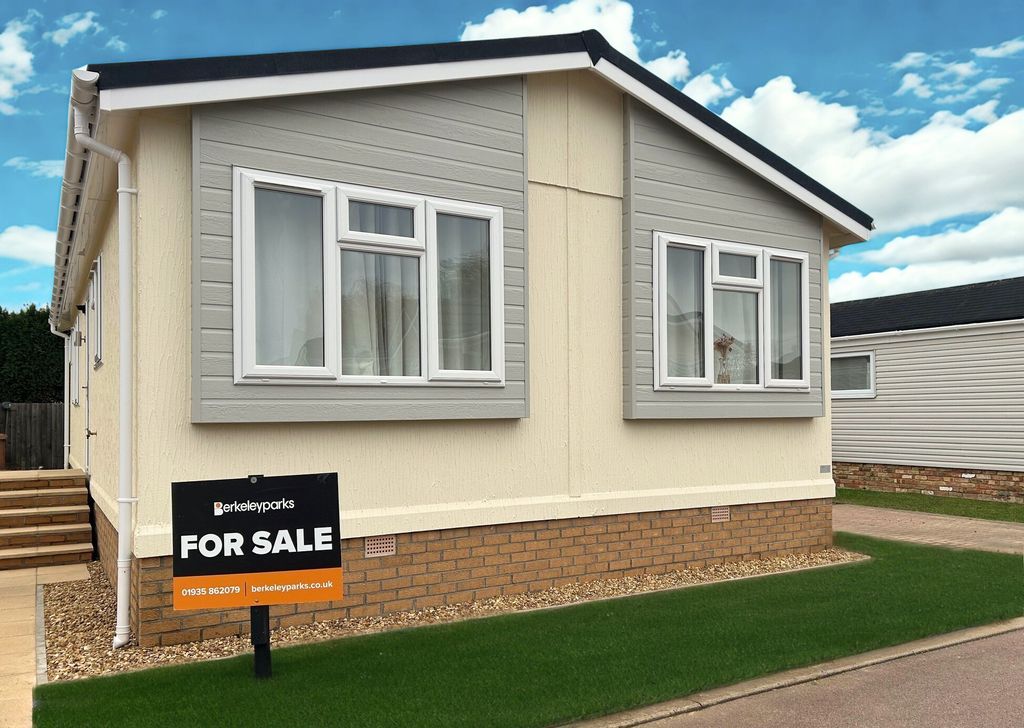 Property photo 1 of 32