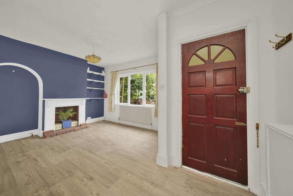 Property photo 2 of 17