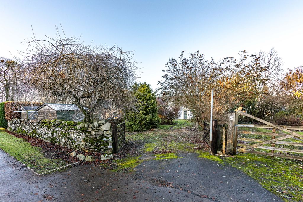 Property photo 3 of 34