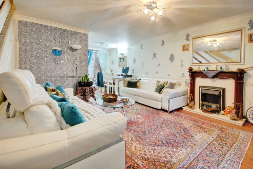 Property photo 3 of 9 Pbox-Img.Jpg