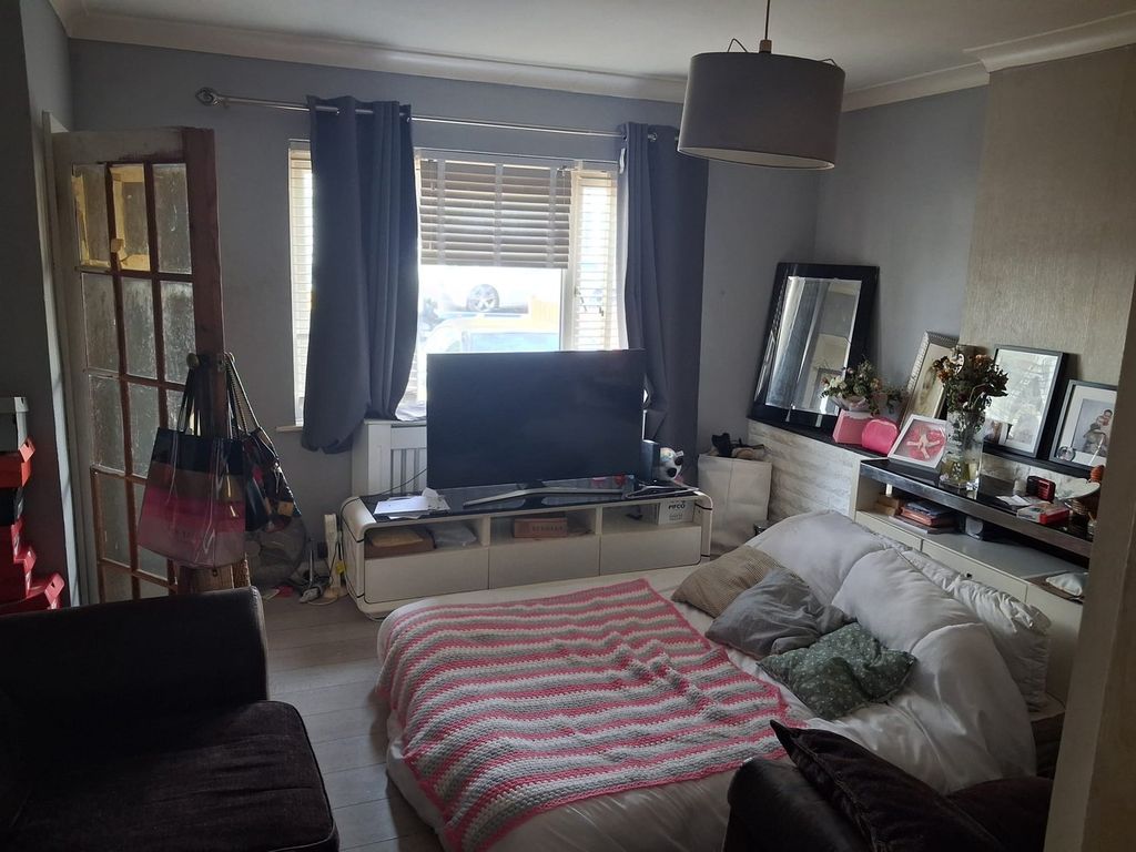 Property photo 3 of 23