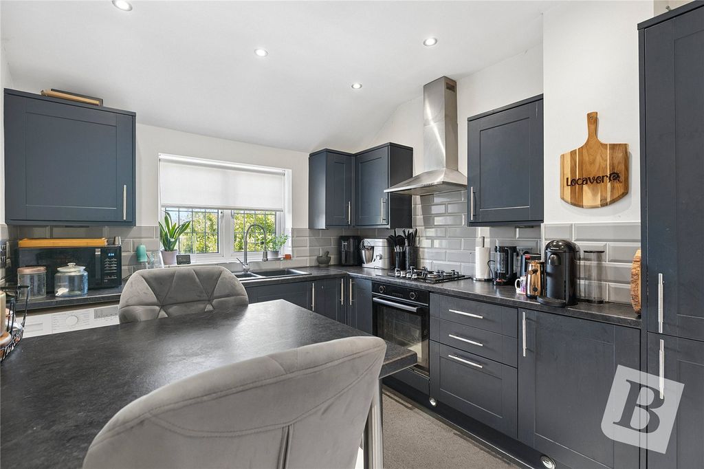 Property photo 1 of 11 Kitchen