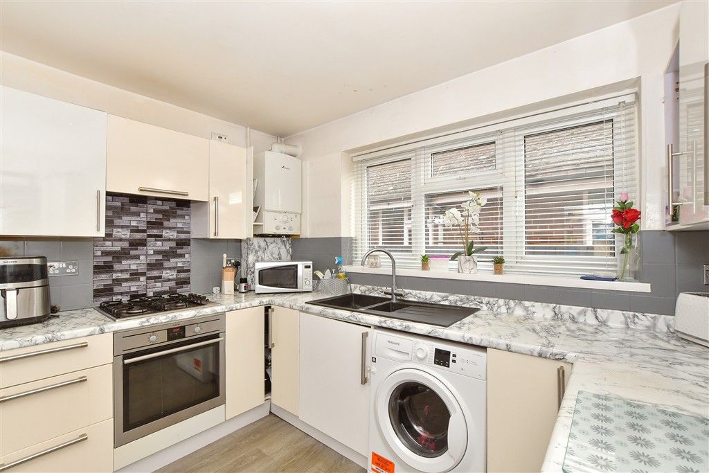 Property photo 1 of 11 Kitchen