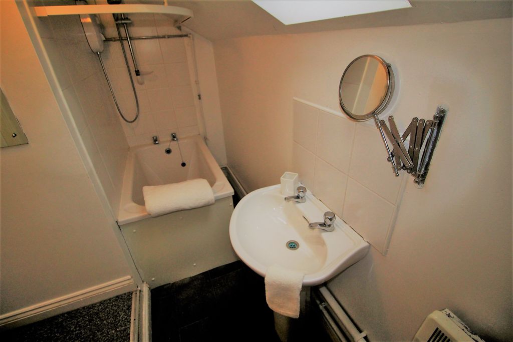 Property photo 1 of 4