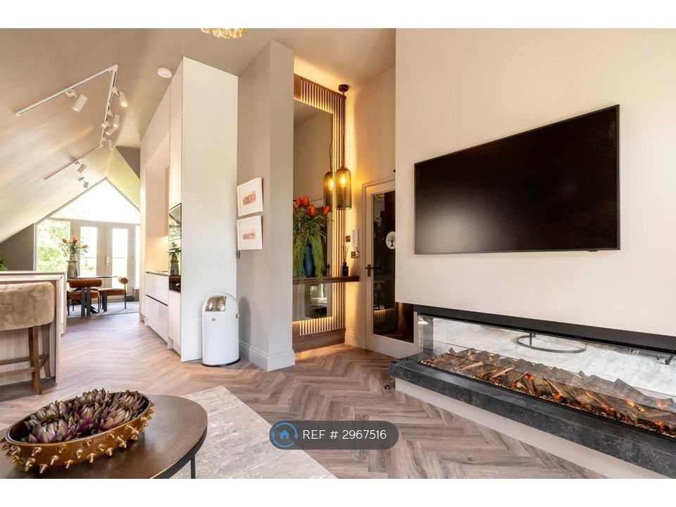 Property photo 2 of 17 Open Plan Live Space
