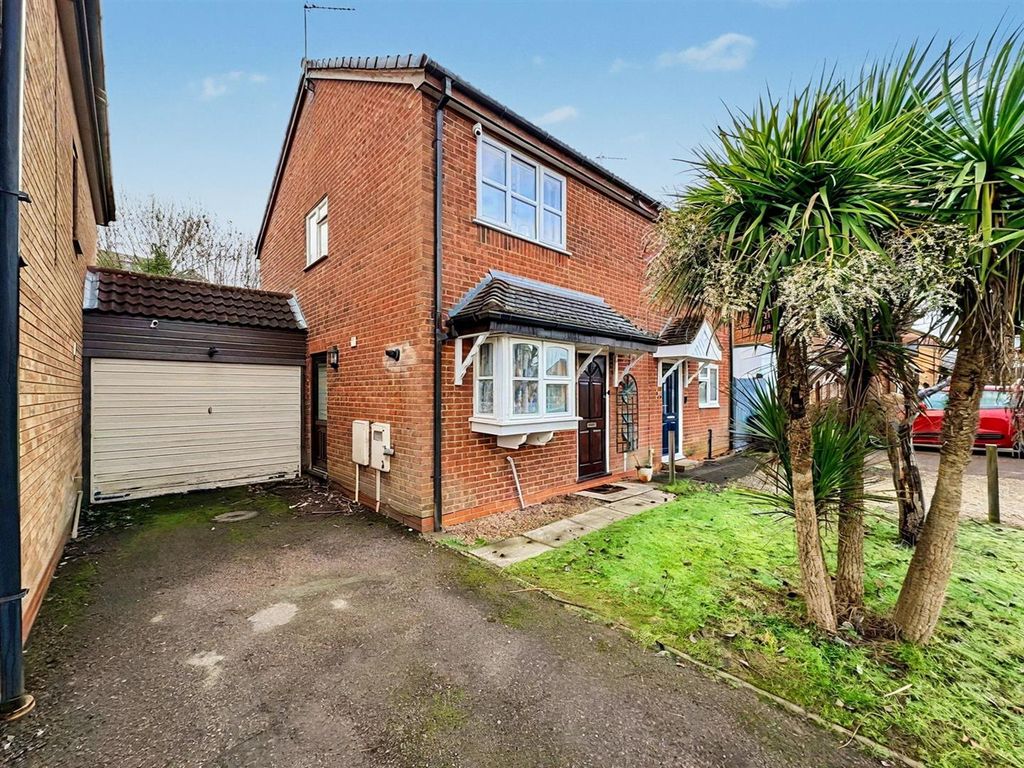 Property photo 1 of 11 Entrance