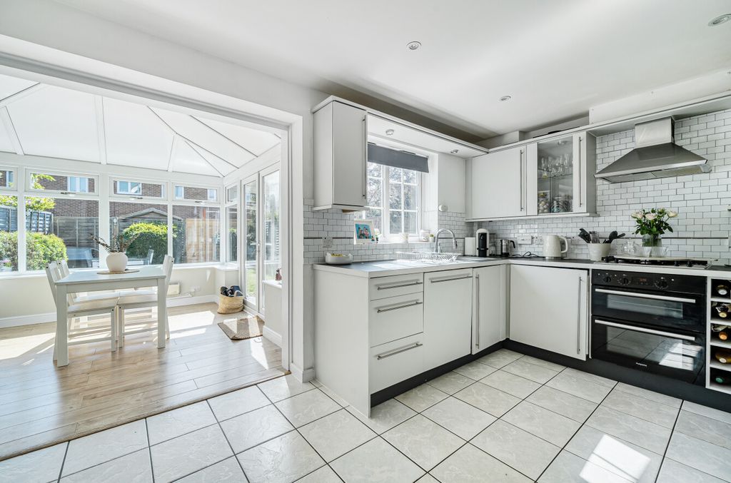 Property photo 2 of 19 1433760-16-69E8A4...