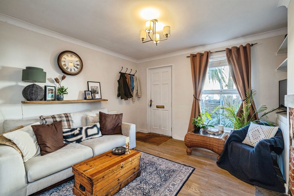 Property photo 3 of 17